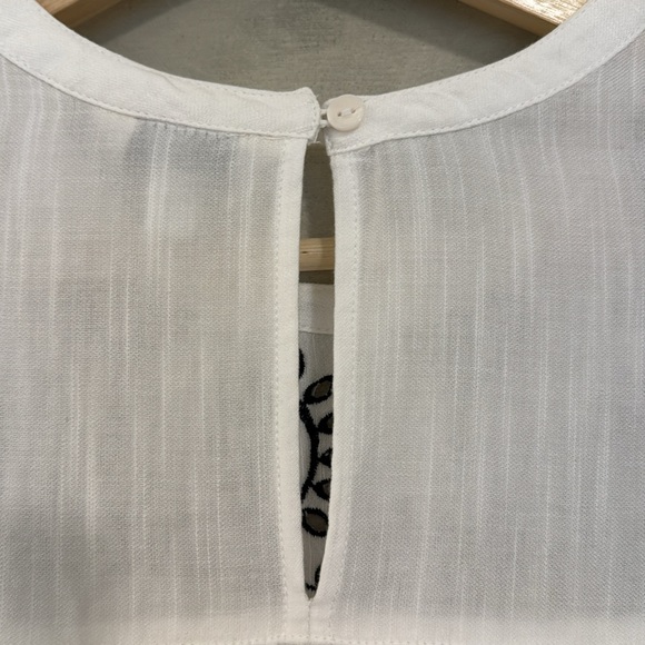 Lucky Brand Blouse, White Flowy with Navy Detail | Size M - Picture 8 of 12